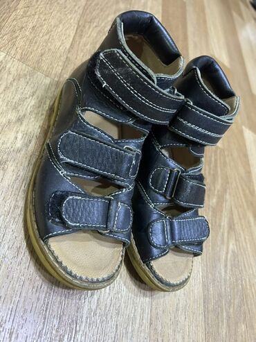 Праздничные костюмы: 30-31 razmerdir 70 m alınıb Uşaq ortopedik sandal ayaqqabıları -