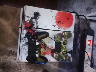 Digər oyun və konsollar: 2 ay işlənmiş ps4 içi temizdenib konsolu, üzərində yapışdırılmış