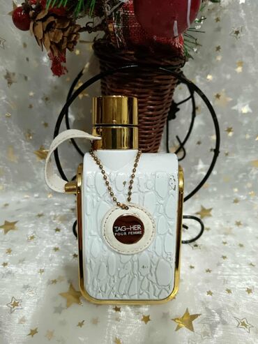 Parfemi: Crna bočica parfema Versace Crystal Noir sa fasetiranim čepom u obliku — 12