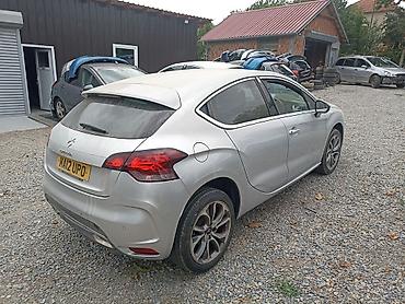 manuel auto: Citroën DS4, srebrna metalik boja, hečbek sa 5 vrata. Delovi na — 3
