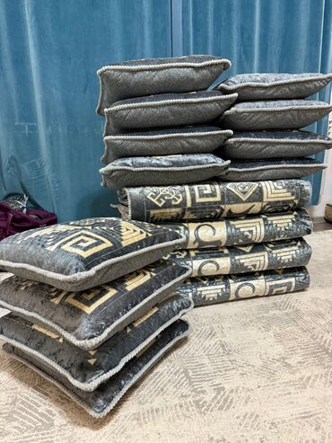 ковер для туалета: Жаны жазалган 4 жер төшөк 12 жаздыгы менен сатылат.баасы 15000