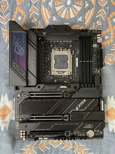 Комплектующие для ПК и ноутбуков: Материнская плата, Б/у, AMD, AM5, ATX, Для ПК