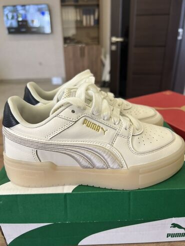 ag koynekler: Puma ayaqqabı. Ölçü 35.5.yenidir