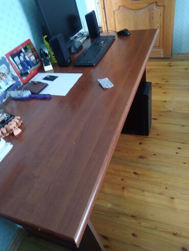 işlənmiş ofis mebeli: İşlənmiş, Müdir üçün, Dördbucaq masa