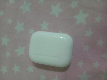 Sim-kartlı qulaqcıq deyil, tam simsiz Bluetooth qulaqcıq dəsti
