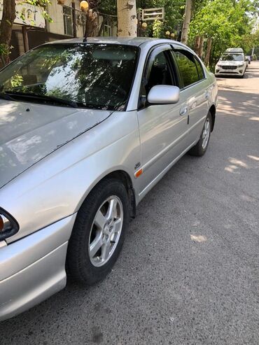 дизельный автомобиль: Toyota Avensis: 2002 г., 2 л, Механика, Дизель, Седан