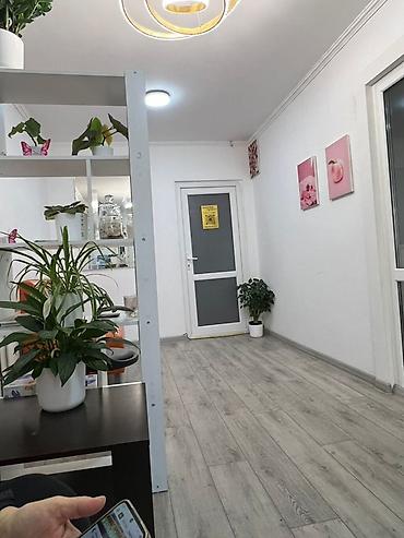 Продажа салонов красоты и кабинетов: Маникюрный салон 65 м², 3 комнаты, С ремонтом, С оборудованием, Многоэтажное жилое здание, Отдельная кухня — 1