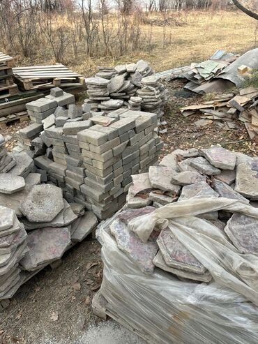 Отдам даром: Тротуарная плитка (разборка), разные формы и размеры. Описание: - — 18