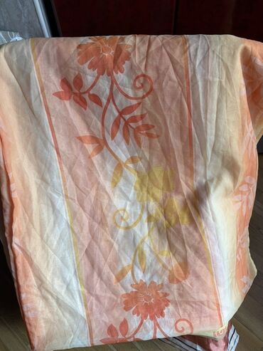 Parçalar: Müxtəlif naxışlı və rəngli pərdələr tək və cüt olanlar var — 17