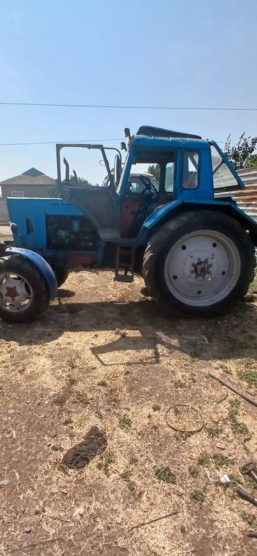 traktor altlıqlı qadın çəkmələri: Traktor Belarus (MTZ) 82, 90 at gücü, motor 0.2 l, İşlənmiş