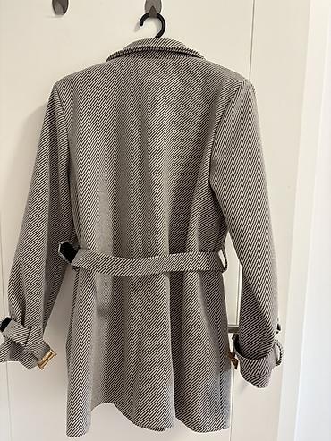 Kaputi: Ženski kratki kaput sa pojasom i postavom - Model: strukirani kratki — 3