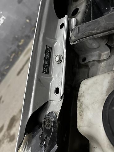 led panel: Toyota Prius (2-ci nəsil) hibrid hetçbek - Gümüşü/gri rəngli kuzov - — 9