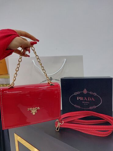 Eynəklər: Prada A class canta.Prada paketinde verilecek.Satis ucun alinib