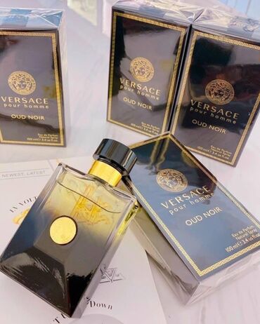 Ətriyyat: VERSACE Oud Noir Isti Və ədviyyatlı Bir kişi ətridir, açılışı acı