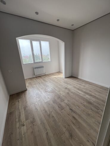 3 комнатная квартира 104 серии бишкек: 2 комнаты, 60 м², 107 серия, 2 этаж, Евроремонт