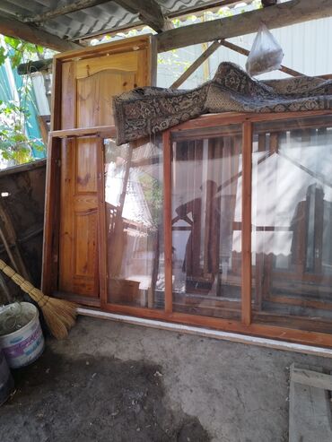 двери деревянные межкомнатные: Продается б,/у окна из дерева, стекла целые двойные.цена договорная