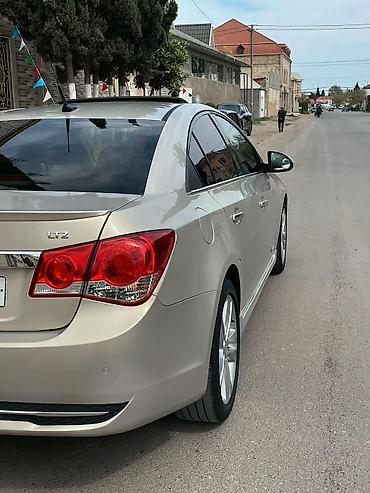 cruz dice: Chevrolet Cruze: 1.4 l | 2012 il 291000 km Sedan — 7