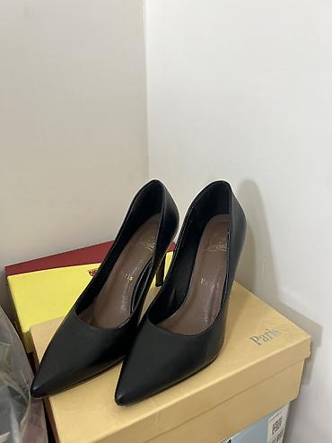 таман: Туфли, 38, Christian Louboutin, Б/у, цвет - Черный, Самовывоз — 4