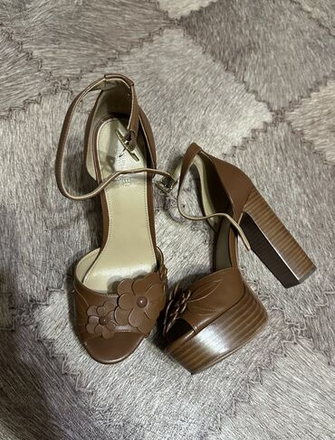 Босоножки, сандалии, шлепанцы: Босоножки michael kors, размер 35-35,5 12 см каблук Натуральная кожа