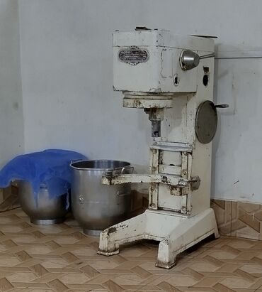 Ütülər və buxarlayıcılar: Sənaye tipli xəmir yoğurma və qarışdırma mikseri - Güclü stasionar
