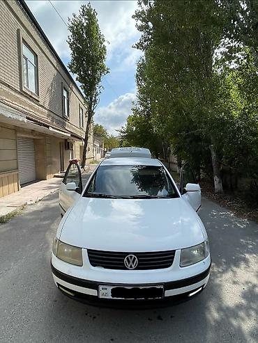 kond: Volkswagen sedan salonu – bej və qara rəng kombinasiyalı, parça — 5