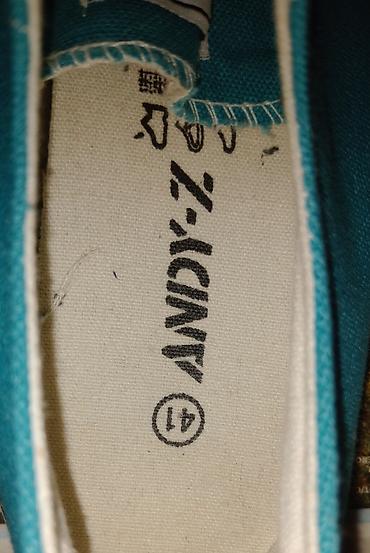 bench trenerka: Nove patike dobijene na poklon velicina 41 duzina 26.5 cm nosene samo — 2