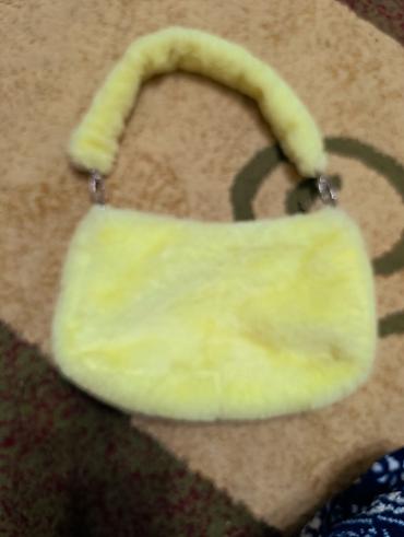 Sari rengde peluş canta satilir terrenovadan alinib.islenmeyib lalafo.az -da Sari rengde peluş canta satilir terrenovadan alinib.islenmeyib