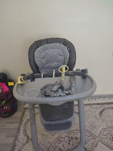 детские стул: Стульчик для кормления Б/у
