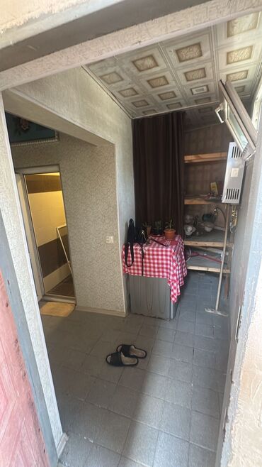 Həyət evləri və villalar: Yeni yasamalda 2 otagli her bir seraiti olan ev kiraye verilir,qaz su