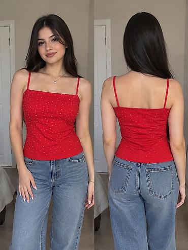 Crop 1 dəfə geyinilib.içi qubkalidir.extra brenddən alınıb 28 maydan.s