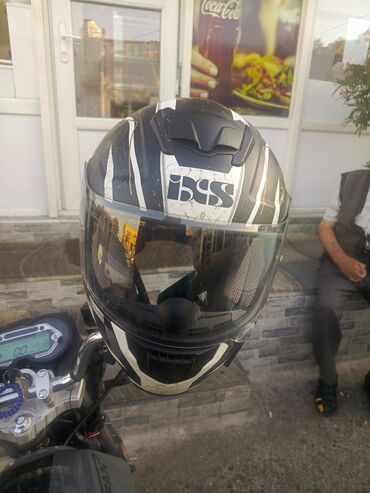 Moto dəbilqələr: Vizorda 3 4 elebele ciziq var L razmerdi az işlənib yaxşı