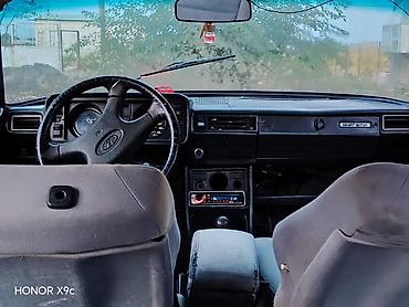 masin led: VAZ 2104, universal kuzov, qırmızı rəng. Xüsusiyyətlər: - Kuzov: 5 — 5