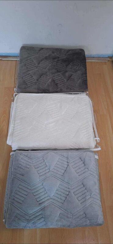 Prekrivači za nameštaj: Neklizajući, Za trosed — 11