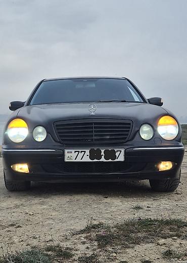 mersedes manitor: Mercedes-Benz E-Class: 2.2 l | 2000 il Sedan — 1