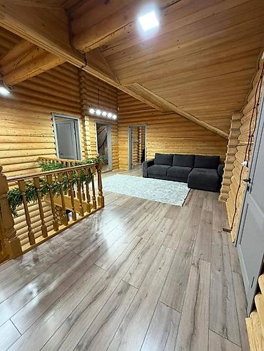 Посуточная аренда домов: Уютный деревянный дом для отдыха с большим общим пространством и — 13