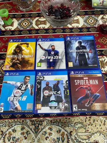 PS3 (Sony PlayStation 3): Ps4 satilir,2 pultu ve 6 diski var