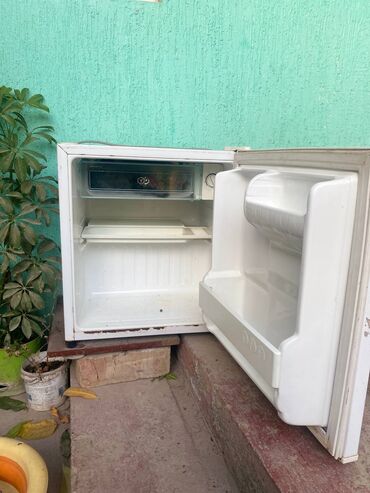 купить дизель генератор 100 квт бу: Компактный однокамерный
мини-холодильник LG GC-051SS