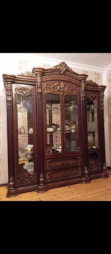 iskaf: Klassik üslubda vitrinli bufet - Material: tünd qəhvəyi tonlarda — 1