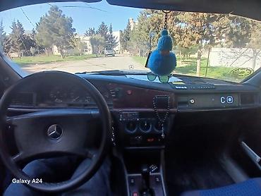 mercedes 180 b: Mercedes-Benz 190 (W201): 2 l | 1989 il Sedan — 5