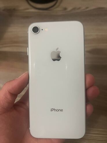 apple на запчасти: IPhone 8, Б/у, 64 ГБ, Белый, Чехол, 75 %
