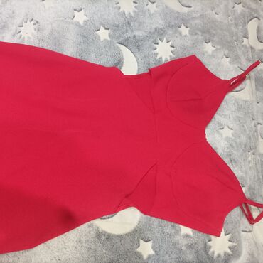 длинное красное платье с разрезом: Вечернее платье, Длинная модель, Без рукавов, S (EU 36)