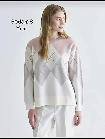 Pencəklər: Ucuz qiymətə hər birinə satıram 1) Qara blazer jakey - Bədən: 34 - — 31