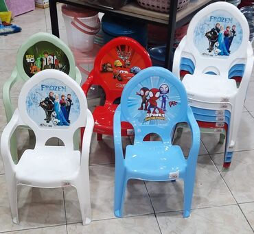 Digər uşaq mebeli: Bağca Stullari. Sinmayan balaca 13 manat, Boyuk ise 19.50 qəpik — 9