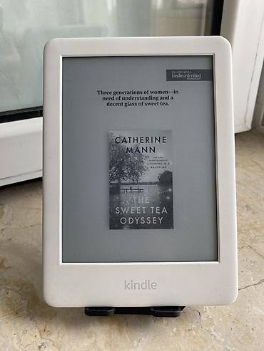 kindle paperwhite: Amazon Kindle (10-cu nəsil) elektron oxu kitabı. Məhsulun qutusu — 2