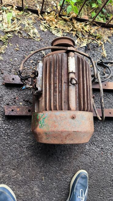 Digər kənd təssərüfat avadanlığı: Model: МП АО2-42-4 Gərginlik: 220/380 V Güc: 5.5 kW Fırlanma sürəti