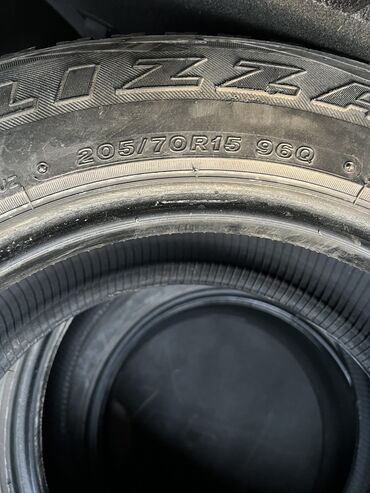 Шины: Шины 205 / 70 / R 15, Зима, Б/у, Комплект, Легковые, Япония, Bridgestone