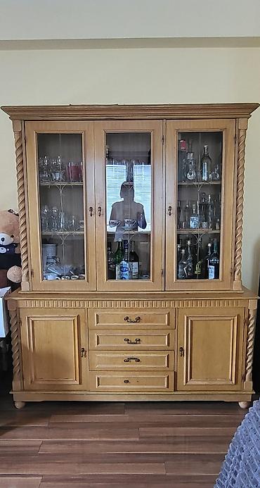crne komode: Stilska vitrina širina 160, visina 188, dubina 50, cena 200eur — 1