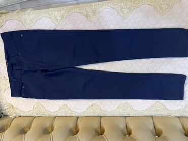 Cinslər: Şalvar təzədən secilmir, beli aşağı şalvardır. 36 razmer. Qiymət 4
