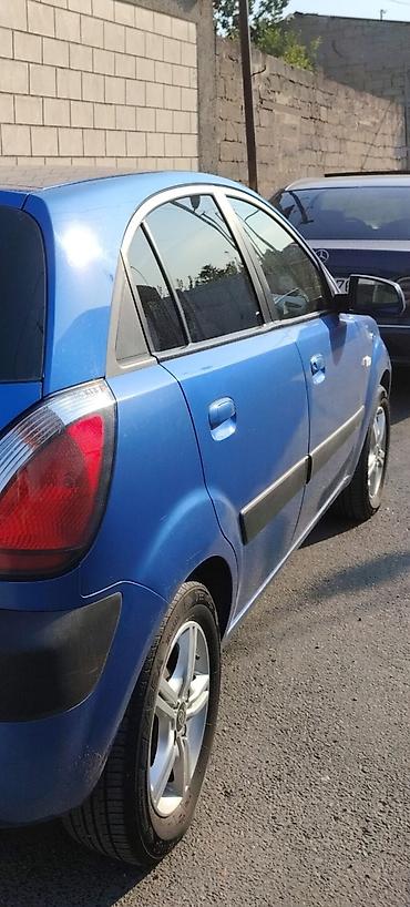 2003 ford transit: Kia Rio, mavi rəng, hetçbek kuzov. Texniki xüsusiyyətlər və təchizat — 2