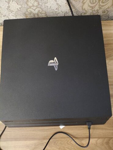 купить playstation 1: PlayStation 4 pro 1TB yaddaş Üstündə 2 Original Pult 1 dənə A klass